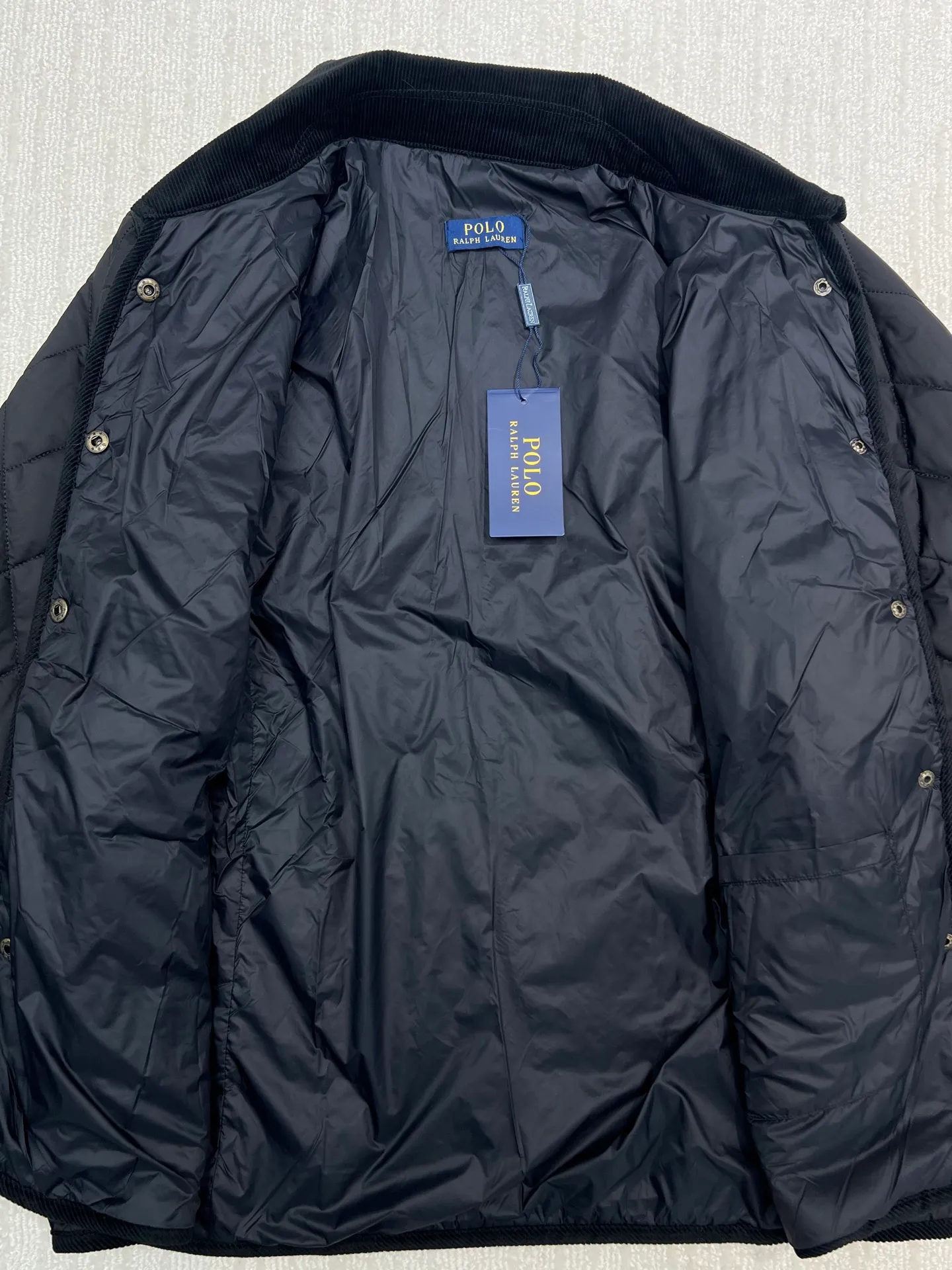 P350 Ralph Lauren logo embroidered diamond plaid corduroy cotton jacket. Exquisite small logo embroidery on the chest, corduroy color-blocked lapels, pocket design showing details, customized accessories, complete with three standards. Size: S M L XL